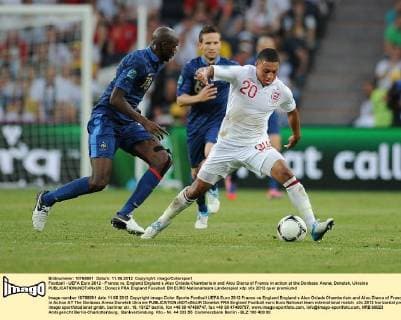Football - UEFA Euro 2012 - France vs. England England s Alex Oxlade-Chamberlain and Alou Diarra of France in action at the Donbass Arena, Donetsk, Ukraine 