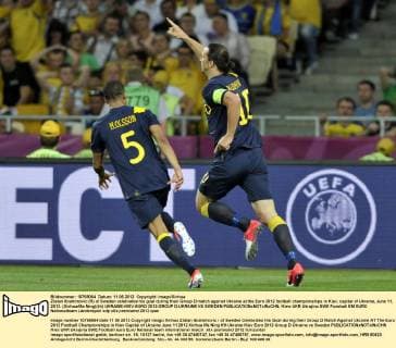 Zlatan Ibrahimovic (R) of Sweden celebrates his goal during their Group D match against Ukraine at the Euro 2012 football championships in Kiev, capital of Ukraine, June 11, 2012. (Xinhua Ma Ning)(kh) UKRAINE-KIEV-EURO 2012-GROUP D-UKRAINE VS SWEDEN 