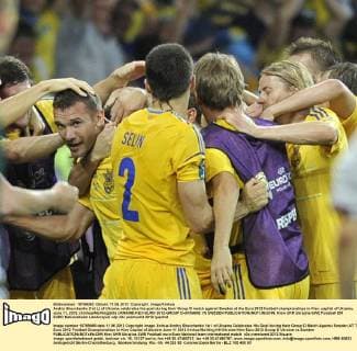 Andriy Shevchenko (1st L) of Ukraine celebrates his goal during their Group D match against Sweden at the Euro 2012 football championships in Kiev, capital of Ukraine, June 11, 2012. (Xinhua Ma Ning)(kh) UKRAINE-KIEV-EURO 2012-GROUP D-UKRAINE VS SWEDEN 