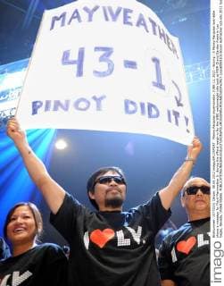 Manny Pacquiao impersonator, JUNE 12, 2012 - Boxing : A Manny Pacquiao look-alike shows a message for Floyd Mayweather Jr. during the official weigh-in for the WBO welterweight title bout at MGM Grand Garden Arena in Las Vegas, Nevada, United States.  (xqoa000810)