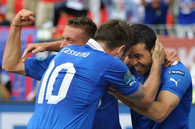 ITAR-TASS: GDANSK, POLAND. JUNE 10, 2012. Italy s Antonio Casssano, Antonio Di Natale (L-R front) and Emanuele Giaccherini (background) after scoring in a Euro 2012 Group C football match against Spain at Arena Gdansk. The game ended in a 1-1 draw.  RE100C14