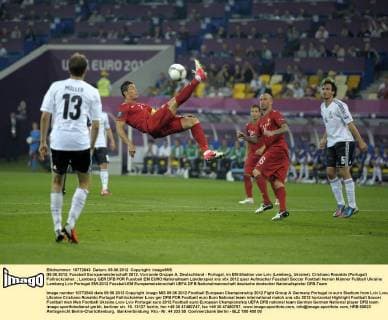 09.06.2012, Fussball Europameisterschaft 2012, Vorrunde Gruppe A, Deutschland - Portugal, im EM-Stadion von Lviv (Lemberg, Ukraine). Cristiano Ronaldo (Portugal) Fallrückzieher.