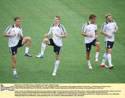 Training Germany Group B: UEFA EURO 2012 - L-R - Benedikt Höwedes, Lars Bender, Mario Götze und Marcel Schmelzer - xVIxWillemxJanxDijkdrentxIVx 971886