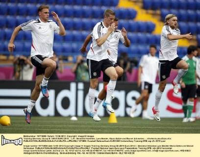 Training Germany Group B: UEFA EURO 2012 - L-R - Benedikt Höwedes, Lars Bender, Mario Götze und Marcel Schmelzer - xVIxHenkxJanxDijksxIVx 971896