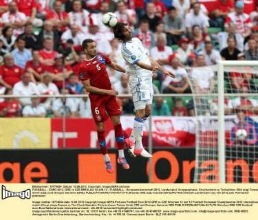 FUSSBALL - EURO 2012, GRE vs CZE BRESLAU,12.JUN.12 - FUSSBALL - Europameisterschaft 2012, Länderspiel, Gruppenphase, Griechenland vs Tschechien. Bild zeigt Tomas Sivok (CZE) und Giorgos Samaras (GRE). 