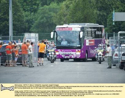 arrival Netherlands Training Group B: EURO 2012 xVIxWillemxJanxDijkdrentxIVx 971972