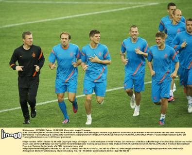 (L-R) Joris Mathijsen of Holland,Klaas Jan Huntelaar of Holland,John Heitinga of Holland,Stijn Schaars of Holland,Arjen Robben of Holland,Rafael van der Vaart of Holland Netherlands Training Group B: EURO 2012 xVIxWillemxJanxDijkdrentxIVx 971981