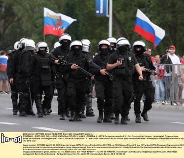 FUSSBALL - EURO 2012, POL vs RUS WARSCHAU,POLEN,12.JUN.12 - FUSSBALL - UEFA Europameisterschaft 2012 in Polen und der Ukraine, Länderspiel, Gruppenphase, Polen vs Russland. Bild zeigt Polizei. 