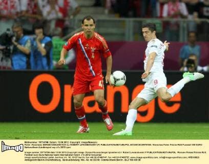 Polen -Russland, SERGEI IGNASHEVICH (L) ROBERT LEWANDOWSKI (P)  20120612CSMT8180