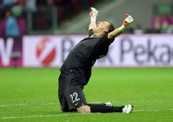 FUSSBALL EUROPAMEISTERSCHAFT 2012 VORRUNDE Polen - Russland 12.06.2012 Torwart Przemyslaw Tyton (Polen) jubelt 
