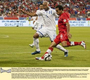 Dwayne De Rosario (R) of Canada passes the ball during the 2012 CONCACAF 3rd Round for 2014 FIFA World Cup Qualification match against Honduras in Toronto, Canada, on June 12, 2012. Canada drew 0-0 with Honduras. (Xinhua Zou Zheng) CANADA-TORONTO-2014 WORLD CUP CONCACAF QUALIFICATION MATCH-CANADA VS HONDURA 