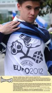 ITAR-TASS: WARSAW, POLAND. JUNE 13, 2012. A young man wears a T-shirt with a boycott style message reading Fuck Off Euro 2012 . The altered Euro 2012 logo featuring handcuffs and bars is an allusion to the the Tymoshenko issue in Ukraine. Ukraine is hosting some of the matches of the Euro 2012 football tournament.  Symbol RE100FD5