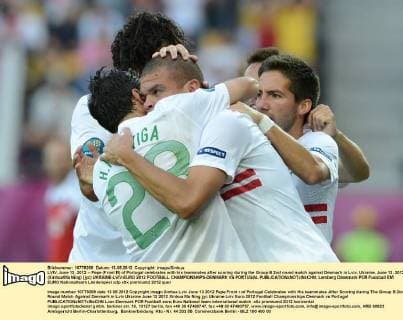 LVIV, June 13, 2012 -- Pepe (Front R) of Portugal celebrates with his teammates after scoring during the Group B 2nd round match against Denmark in Lviv, Ukraine, June 13, 2012. (Xinhua Ma Ning) (jyc) UKRAINE-LVIV-EURO 2012 FOOTBALL CHAMPIONSHIPS-DENMARK VS PORTUGAL 