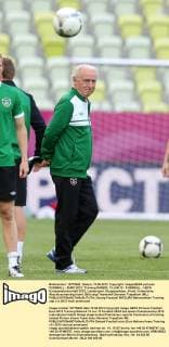 FUSSBALL - EURO 2012, Training DANZIG, 13.JUN.12 - FUSSBALL - UEFA Europameisterschaft 2012, Länderspiel, Gruppenphase, Irland, Vorberichte, Abschlusstraining Irland. Bild zeigt Teamchef Giovanni Trapattoni (IRL). 