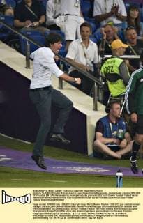 Charkow 13.06.2012 Torjubel: Trainer Joachim Loew (Deutschland) Niederlande - Deutschland