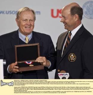 Golfing great Jack Nicklaus holds the new U.S. Open champion s medal named in his honor and bearing his silhouette as USGA Director Mike Davis looks on at the Olympic Club in San Francisco on June 13, 2012. The honor was bestowed on the 50th anniversary of his first major win, the 1962 U. S. Open.  SXP2012061319