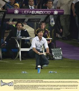 Charkow 13.06.2012 Trainer Joachim Loew (Deutschland) gibt Anweisungen Niederlande - Deutschland