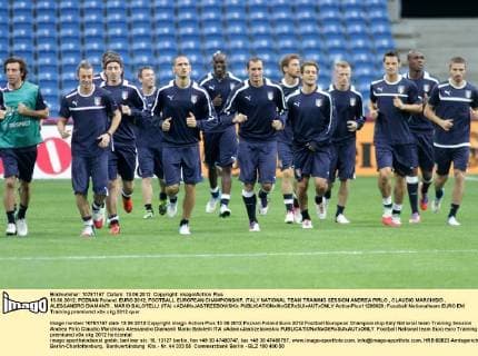 13.06.2012, POZNAN Poland. EURO 2012, FOOTBALL EUROPEAN CHAMPIONSHIP, ITALY NATIONAL TEAM TRAINING SESSION ANDREA PIRLO , CLAUDIO MARCHISIO , ALESSANDRO DIAMANTI , MARIO BALOTELLI (ITA) xADAMxJASTRZEBOWSKIx  ActionPlus11289929