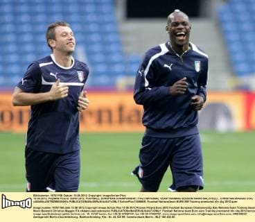 13.06.2012, POZNAN Poland. EURO 2012, FOOTBALL EUROPEAN CHAMPIONSHIP, ITALY NATIONAL TEAM TRAINING SESSION MARIO BALOTELLI , CHRISTIAN MAGGIO (ITA) xADAMxJASTRZEBOWSKIx  ActionPlus11289930