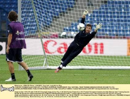 13.06.2012, POZNAN Poland. EURO 2012, FOOTBALL EUROPEAN CHAMPIONSHIP, ITALY NATIONAL TEAM TRAINING SESSION MORGAN DE SANCTIS (ITA) xADAMxJASTRZEBOWSKIx  ActionPlus11289932
