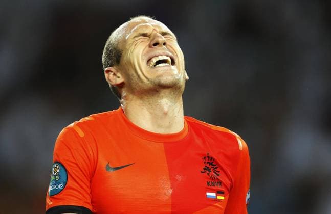 Arjen ROBBEN, NL11 Emotionen, enttäuscht, Enttäuschung, Frust, frustriert, Trauer ,traurig, verzweifelt, Verzweiflung GERMANY - NETHERLANDS ( : ), Deutschland - Niederlande Gruppenspiel, Gruppe B , Deutsche Fussball Nationalmannschaft, DFB EM Euro 2012 am 13.06.2012 in Charkiv,Kharkiv, U K R A I N E , Europameisterschaft 2012 in P o l e n, U k r a i n e