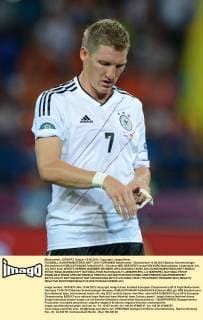 FUSSBALL EUROPAMEISTERSCHAFT 2012 VORRUNDE Niederlande - Deutschland 13.06.2012 Bastian Schweinsteiger (Deutschland) 