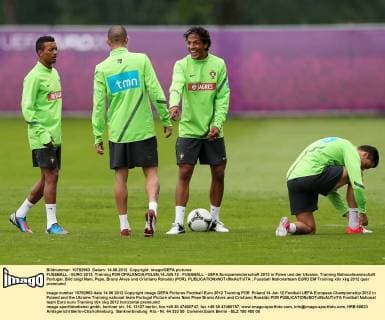 FUSSBALL - EURO 2012, Training POR OPALENCIA,POLEN,14.JUN.12 - FUSSBALL - UEFA Europameisterschaft 2012 in Polen und der Ukraine, Training Nationalmannschaft Portugal. Bild zeigt Nani, Pepe, Bruno Alves und Cristiano Ronaldo (POR). 