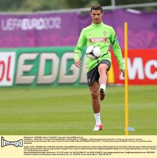 FUSSBALL - EURO 2012, Training POR OPALENCIA,POLEN,14.JUN.12 - FUSSBALL - UEFA Europameisterschaft 2012 in Polen und der Ukraine, Training Nationalmannschaft Portugal. Bild zeigt Cristiano Ronaldo (POR). 
