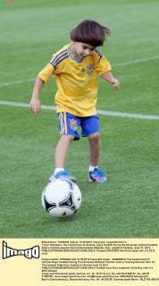 Tymur Shamanov, the instant face of Ukraine, plays football during the Ukrainian national football team s training session held at the Dynamo Stadium, Kyiv, capital of Ukraine, June 13, 2012. - 