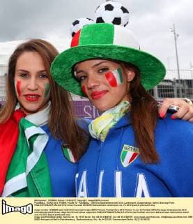 FUSSBALL - EURO 2012, POSEN, 14.JUN.12 - FUSSBALL - UEFA Europameisterschaft 2012, Länderspiel, Gruppenphase, Italien. Bild zeigt Fans. 