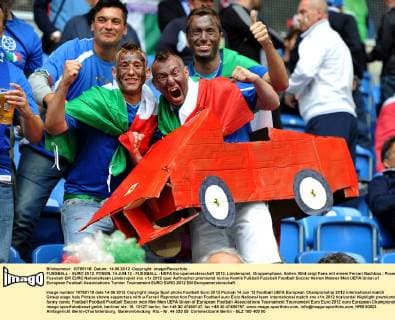 FUSSBALL - EURO 2012, POSEN, 14.JUN.12 - FUSSBALL - UEFA Europameisterschaft 2012, Länderspiel, Gruppenphase, Italien. Bild zeigt Fans mit einem Ferrari Nachbau.