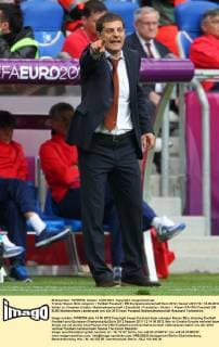 Trainer Slaven Bilic zeigend Fußball Fussball EM Europameisterschaft Euro 2012 Saison 2011 12 14.06.2012 Italien vs. Kroatien Croatia Nationalmannschaft Einzelbild Freisteller Aktion