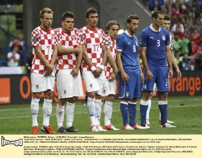 14.06.2012, Poznan - UEFA EURO 2012 - Italien vs Kroatien - IVAN RAKITIC ( L) OGNJEN VUKOJEVIC ( 2L) MARIO MANDZUKIC ( 3L) CLAUDIO MARCHISIO ( 2R) GIORGIO CHIELLINI ( R) -  20120614CSKP4018