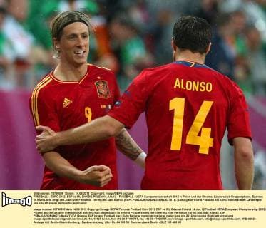 FUSSBALL - EURO 2012, ESP vs IRL DANZIG,POLEN,14.JUN.12 - FUSSBALL - UEFA Europameisterschaft 2012 in Polen und der Ukraine, Länderspiel, Gruppenphase, Spanien vs Irland. Bild zeigt den Jubel von Fernando Torres und Xabi Alonso (ESP). 
