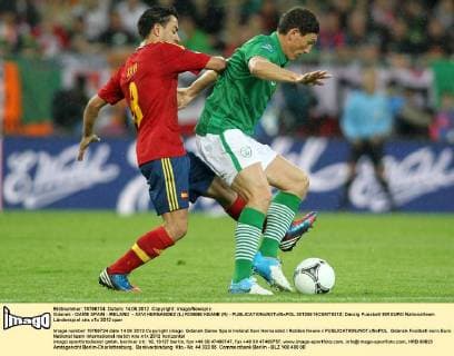 Gdansk - GAME SPAIN - IRELAND - XAVI HERNANDEZ (L) ROBBIE KEANE (R) -  20120614CSMT8312