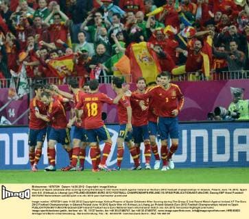 Players of Spain celebrate after scoring during the Group C 2nd round match against Ireland at the Euro 2012 football championships in Gdansk, Poland, June 14, 2012. Spain won 4-0. (Xinhua Liu Lihang) (jyc) POLAND-GDANSK-EURO 2012 FOOTBALL CHAMPIONSHIPS-IRELAND VS SPAIN 