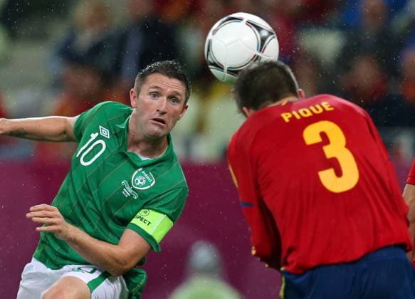 FUSSBALL - EURO 2012, ESP vs IRL DANZIG,POLEN,14.JUN.12 - FUSSBALL - UEFA Europameisterschaft 2012 in Polen und der Ukraine, Länderspiel, Gruppenphase, Spanien vs Irland. Bild zeigt Robbie Keane (IRL) und Gerard Pique (ESP). 