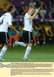 FUSSBALL EUROPAMEISTERSCHAFT 2012 VORRUNDE Niederlande - Deutschland 13.06.2012 JUBEL Deutschland; Bastian Schweinsteiger nach dem Tor zum 0:1  FUL2130612039