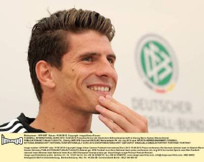 FUSSBALL INTERNATIONAL EURO 2012 15.06.2012 Pressekonferenz der Deutschen Nationalmannschaft in Danzig Mario Gomez (Deutschland) 