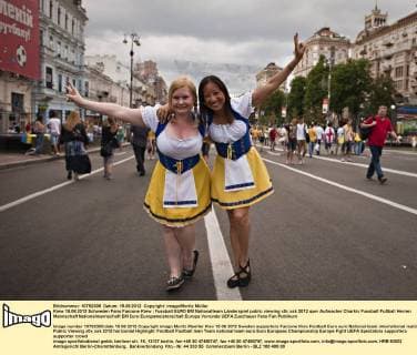 Kiew 15.06.2012 Schweden Fans Fanzone Kiew