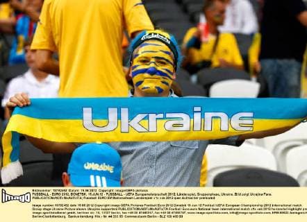 FUSSBALL - EURO 2012, DONETSK, 15.JUN.12 - FUSSBALL - UEFA Europameisterschaft 2012, Länderspiel, Gruppenphase, Ukraine. Bild zeigt Ukrajina Fans. 