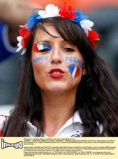 FUSSBALL - EURO 2012, DONETSK, 15.JUN.12 - FUSSBALL - UEFA Europameisterschaft 2012, Länderspiel, Gruppenphase, Frankreich. Bild zeigt einen Fan. 