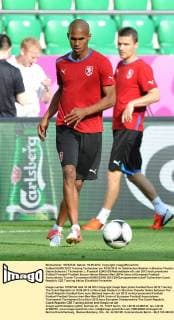 Fußball EURO 2012 Training Tschechien am 15.06.2012 im Städtischen Stadion in Breslau Theodor Gebre Selassie ( Tschechien )