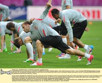 Fußball EURO 2012 Training Polen am 15.06.2012 im Städtischen Stadion in Breslau Jakub - Kuba - Blaszczykowski ( Polen ), vorne