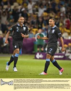 Kiew 15.06.2012 Torjubel: Glen Johnson (England), Theo Walcott (England) Schweden - England