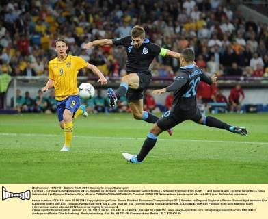 Football - European Championships 2012 - Sweden vs. England England s Steven Gerrard (ENG) - between Kim Källström (SWE, L) and Alex Oxlade Chamberlain (ENG) - has a late shot at the Olympic Stadium, Kiev, Ukraine 