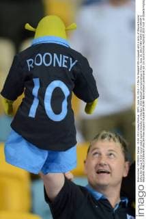 KIEV, June 15, 2012 -- A fan for England lifts a puppet with a jersy of Wayne Rooney before the Group D 2nd round match against Sweden at the Euro 2012 football championships in Kiev, June 15, 2012 KIEV-EURO 2012-GROUP D ENGLAND 
