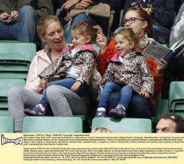 Gerry Weber Open 2012, ATP Tennis Herren World Tour, Rasentennis Turnier, International Series,Gerry Weber Stadion, Grasplatz, Halle Westfalen, die Zwillinge Charlene und Myla Rose von Roger Federer auf der Tribüne mit ihren Kindermädchen,Zuschauer,Kinder,
