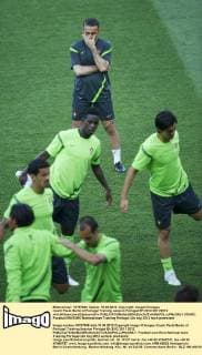 coach Paulo Bento of Portugal Training session Portugal EK 2012 2011 2012 xVIxWillemxJanxDijkdrentxIVx 979433