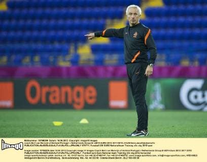 coach Bert van Marwijk of Holland Portugal v Netherlands Group B: UEFA EURO 2012 2011 2012 xVIxWillemxJanxDijkdrentxIVx 979771
